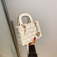 Women's Pu Leather Solid Color Fashion Classic Style Love Handbag Crossbody Bag Diamond Pattern Bag main image 6