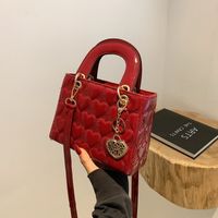Women's Pu Leather Solid Color Fashion Classic Style Love Handbag Crossbody Bag Diamond Pattern Bag main image 3