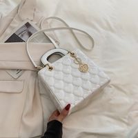 Women's Pu Leather Solid Color Fashion Classic Style Love Handbag Crossbody Bag Diamond Pattern Bag sku image 11