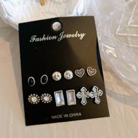 Women's Fashion Simple Style Geometric Alloy Ear Studs Diamond Rhinestone Stud Earrings main image 4
