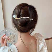 Frau Süß Geometrisch Imitation Perlen Legierung Kopfbedeckung Überzug Haarklammer main image 1