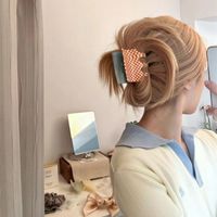 امرأة الموضة هندسي البلاستيك/الراتنج أغطية الرأس الورنيش الموقد مخالب الشعر main image 4