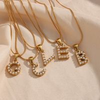 Einfacher Stil Brief Rostfreier Stahl Überzug Eingelegte Perlen Perle Vergoldet Halskette main image 2