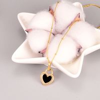 Simple Style Heart Titanium Steel Pendant Necklace Plating Shell Stainless Steel Necklaces main image 7