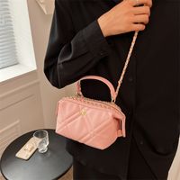 Women's Pu Leather Solid Color Fashion Lingge Soft Surface Chain Zipper Crossbody Bag Chain Bag sku image 4