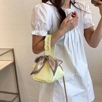 Women's Pu Leather Solid Color Fashion Litchi Pattern Soft Surface Chain Pillow Shape Zipper Handbag Crossbody Bag Boston Bag sku image 1