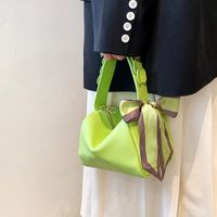 Women's Pu Leather Solid Color Fashion Litchi Pattern Soft Surface Chain Pillow Shape Zipper Handbag Crossbody Bag Boston Bag sku image 2