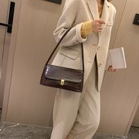 Mujeres Moda Color Sólido Superficie Suave Cocodrilo Cuadrado Hebilla Bolsa Para Las Axilas Cuero Sintético Bolsos De Hombro main image 5