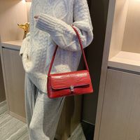 Mujeres Moda Color Sólido Superficie Suave Cocodrilo Cuadrado Hebilla Bolsa Para Las Axilas Cuero Sintético Bolsos De Hombro main image 4