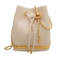 Mujeres Moda Estilo Clásico Color Sólido Superficie Suave Tipo De Cubo Cuerda Bolsa De Hombro Bolso Cubo Cuero Sintético Bolsos De Hombro main image 4