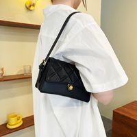 Women's Elegant Fashion Solid Color Lingge Soft Surface Square Magnetic Buckle Shoulder Bag Square Bag Pu Leather Shoulder Bags main image 6