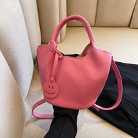 Women's Pu Leather Solid Color Elegant Fashion Soft Surface Bucket Type Magnetic Buckle Crossbody Bag Bucket Bag main image 6