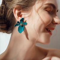 Femmes Mode Fleur Alliage Des Boucles D'oreilles Fleur Alliage Boucles D'oreilles main image 3