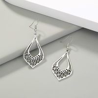 Mode Rétro Simple Creux Gouttes D'eau Forme Alliage Boucles D'oreilles main image 3