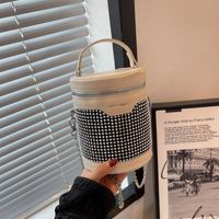 Women's Pu Leather Geometric Vintage Style Fashion Chain Bucket Zipper Crossbody Bag Bucket Bag main image 6