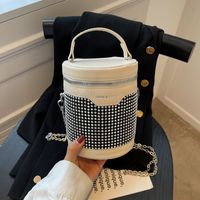 Women's Pu Leather Geometric Vintage Style Fashion Chain Bucket Zipper Crossbody Bag Bucket Bag main image 1