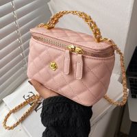 Women's Pu Leather Solid Color Lingge Vintage Style Chain Square Zipper Handbag Crossbody Bag main image 5