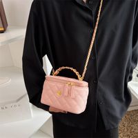 Women's Pu Leather Solid Color Lingge Vintage Style Chain Square Zipper Handbag Crossbody Bag sku image 4