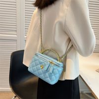 Women's Pu Leather Solid Color Lingge Vintage Style Chain Square Zipper Handbag Crossbody Bag sku image 2