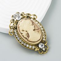 Fashion Oval Alloy Inlay Rhinestone Brooches sku image 1