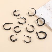 Retro C Shape Hollow Out Alloy Earrings main image 2