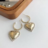 Retro Heart Shape Alloy Plating Artificial Pearls Drop Earrings main image 2