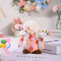 Cute Holding Heart Bouquet Faceless Doll Mother's Day Decoration sku image 2