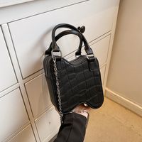 Women's Pu Leather Solid Color Streetwear Zipper Crossbody Bag main image 4