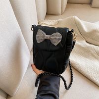 Women's Pu Leather Solid Color Streetwear Beaded Bowknot Square Magnetic Buckle Crossbody Bag main image 3