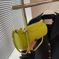 Femmes Faux Cuir Couleur Unie Vêtement De Rue Cylindrique Fermeture Éclair Sac Bandoulière main image 3