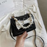 Women's Pu Leather Solid Color Lingge Streetwear Pearl Bowknot Square Magnetic Buckle Crossbody Bag sku image 4