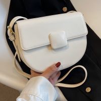 Fashion Solid Color Semicircle Magnetic Buckle Saddle Bag main image 2