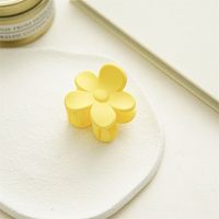 Sweet Solid Color Plastic Resin Flower Hair Claws 1 Piece sku image 1