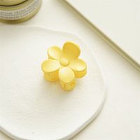Sweet Solid Color Plastic Resin Flower Hair Claws 1 Piece sku image 5