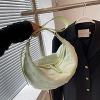 Fashion Solid Color Dumpling-shaped Zipper Underarm Bag main image 4