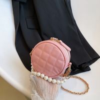 2022 New Fashion Rhombus Pearl Chain Small Round Single Shoulder Messenger Bag main image 1