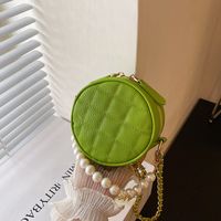 2022 New Fashion Rhombus Pearl Chain Small Round Single Shoulder Messenger Bag main image 3