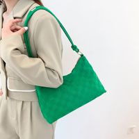 2022 New Fashion Large Capacity Solid Color Plaid Shoulder Underarm Bag main image 2