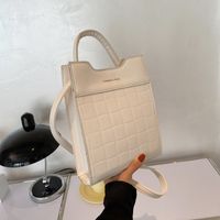 2022 New Simple Solid Color Stone Pattern Messenger Handbag main image 5