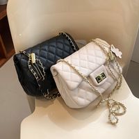 Summer 2022 New Style Solid Color Rhombus Pattern Chain Shoulder Small Square Bag main image 6