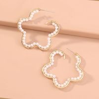 Fashion Simple Creative Flower Shape Ear Stud Pearl Alloy Earrings main image 1