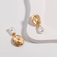 Baroque Style Round Alloy Inlay Pearl Dangling Earrings main image 4