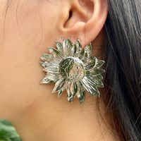 Women's Retro Exaggerated Fashion Flowers Alloy Earrings Plating No Inlaid Drop Earrings main image 2