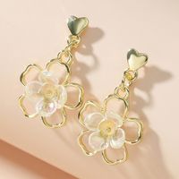 Femmes Mode Fleurs Alliage Boucles D'oreilles Incrusté Shell Shell Boucles D'oreilles main image 4