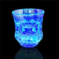 Mode Bier Steins Ananas Herz Geformt Geschenk Wasser Sensing Luminous Tasse sku image 1