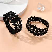 Fashion Geometric Leaves Synthetic Resin Alloy Spray Paint Hollow Out Bangle main image 3