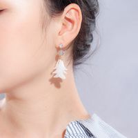 Women's Fashion Geometric Round Wreath Synthetic Resin Alloy Earrings Splicing Diamond Artificial Rhinestones Earrings main image 5