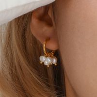 Élégant Forme C Placage Métal Perles Artificielles Plaqué Or Boucles D'oreilles main image 1
