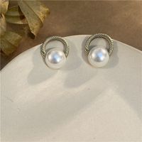 Vintage Style Twist Alloy Plating Artificial Pearls Ear Studs main image 1