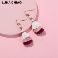 Qingdao Européen Et Américain Boucles D'oreilles Nouvelle Soie Arbre De Noël Coton De Gland Multi-couche De Couleur De Sucrerie Femmes De sku image 3